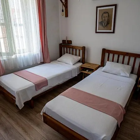 Ayisigi Hotel *