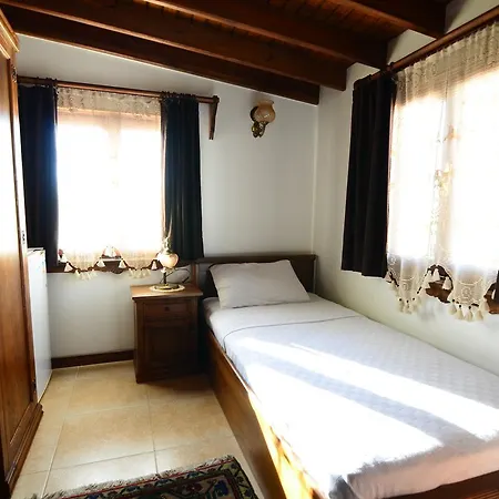 Ayisigi Hotel *